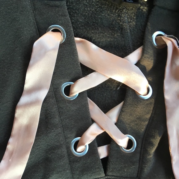 Urban Outfitters Cropped Hoodie - Picture 5 of 7